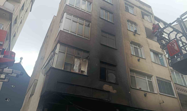 Gaziosmanpaşa'da hurdacıda yangın