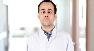 "Gebelik sonrası karın germe için en az 1 yıl beklenmeli"