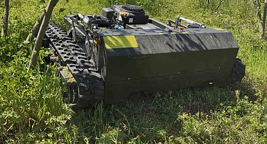 Günler süren işi 3 saatte bitiriyor, çiftçi ise hayretle izliyor