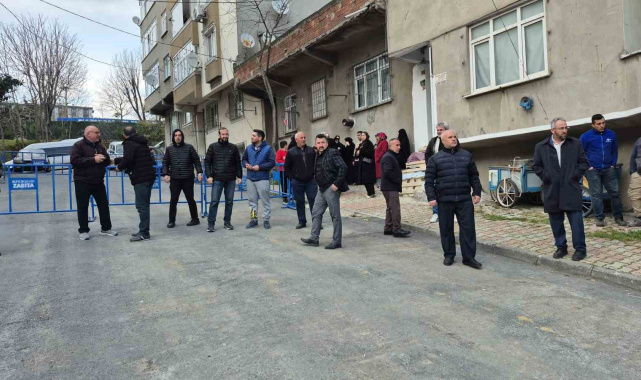 İBB'nin hatalı yıkımı 4 aileyi sokakta bıraktı, yakınlarının yanında kaldıklarını iddia eden aileler çözüm istedi