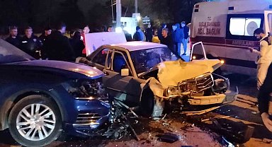 İki otomobilin çarpıştığı kazada 5 kişi yaralandı