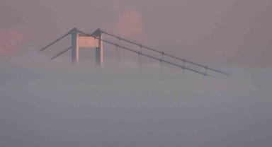 İstanbul Boğazı'nda yoğun sis: Fatih Sultan Mehmet Köprüsü gözden kayboldu