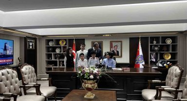 İstanbul İl Emniyet Müdürü Yıldız, koltuğunu şehit çocuğuna devretti