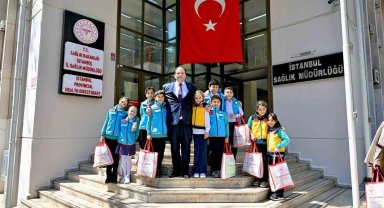 İstanbul İl Sağlık Müdürü Doç. Dr. Abdullah Emre Güner çocukları makamında ağırladı