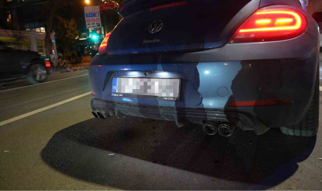 Kadıköy'de abartı egzoz denetimi: Araçlara ceza yağdı