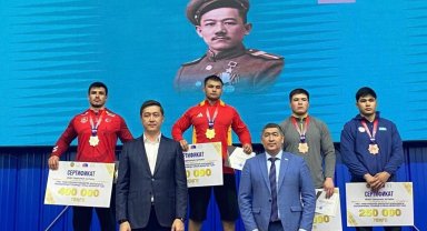 Muhittin Emre Helvacı'dan gümüş madalya