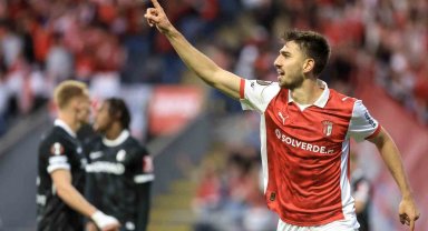 Nottingham Forest evinde Aston Villa'yı devirdi