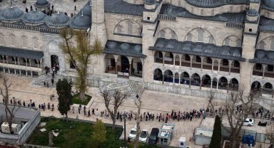 Restorasyonu tamamlanan Sultanahmet Camii'ne ziyaretçi akını