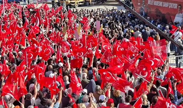 Sakarya’da miting mesajı: özgür özel’den sert çıkış, erken seçim çağrısı