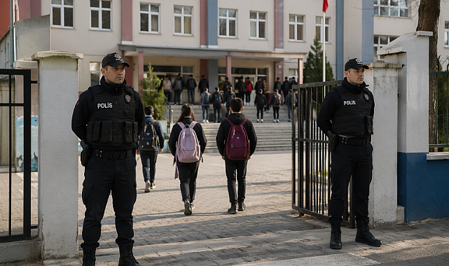 Sakarya’da Okullarda Üst Düzey Güvenlik! Her Kapıda Polis Nöbette