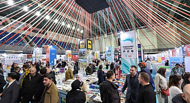 Serdivan kitap fuarı’na ziyaretçi akını! 10 günde yüzbinler buluştu