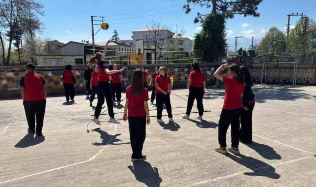 Spor branşlarını deneyimleyerek tanıyorlar