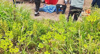 Tarlada çalışırken devrilen traktörün altında kalan adam hayatını kaybetti