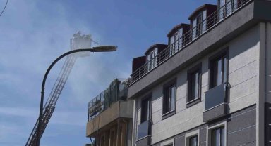 Üsküdar'da korkutan çatı yangını