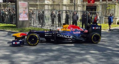 Yuki Tsunoda'dan, İstanbul sokaklarında gösteri sürüşü