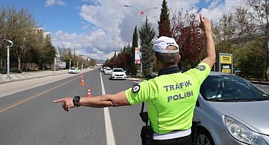 401'i hızdan bin 325 araç sürücüsüne ceza yazıldı