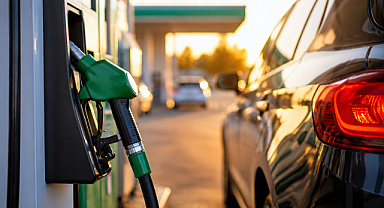 Akaryakıtta indirim rüzgarı: Motorin fiyatları geriledi