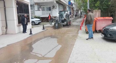 Altyapı çalışmasında ana su hattı patladı