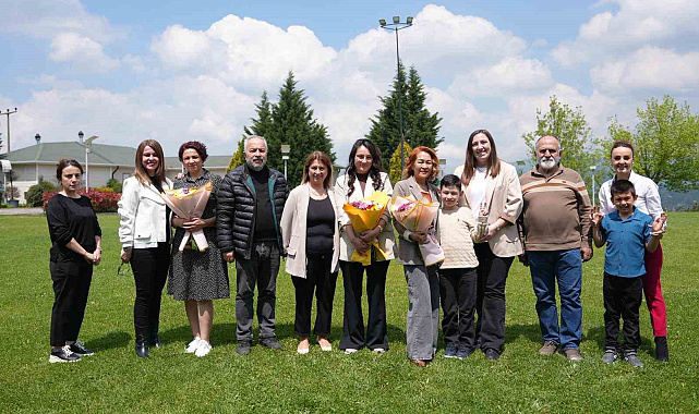 Anneler Günü'nde belediyeden özel çocuğu olan 3 anneye sürpriz