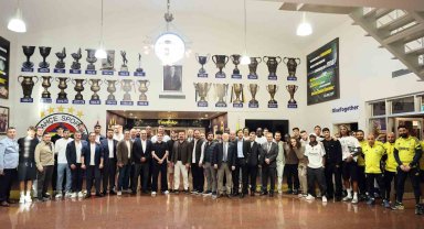 Başkan Saran ve yöneticilerden futbolculara veda yemeği