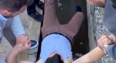 Bayram namazına gelmeyenleri buz gibi suya attılar