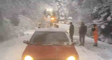 Bolu-Kıbrıscık yolunda mayıs ayında kar esareti