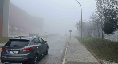 Bolu'da sis görüş mesafesini düşürdü