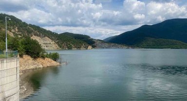 Bolu'da tam kapasiteye ulaşan barajda kontrollü su tahliyesi