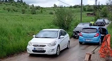 Bolu'da tatilciler köy yollarında yoğunluğa sebep oldu