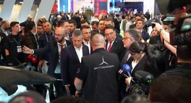 CHP lideri Özgür Özel "Kaan'ın yerli milli motoruyla uçacağı günü dört gözle bekliyoruz"