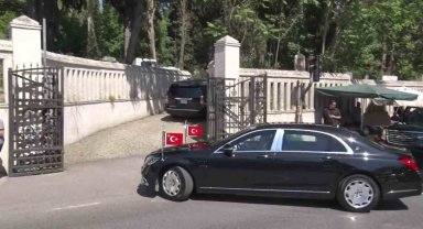 Cumhurbaşkanı Erdoğan anne ve babasının kabirlerini ziyaret etti