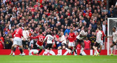 Dev maçta Manchester United, evinde Liverpool'u yendi