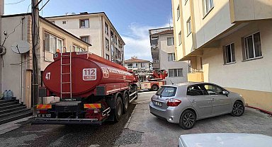 Düzce'de 3 katlı binada yangın paniği