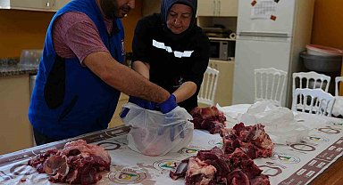 Düzce'de bağışlanan kurban payları ihtiyaç sahiplerine ulaştırılıyor