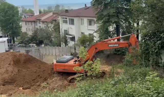 Düzce'de inşaat alanında toprak kaydı, bina sakinleri sokağa döküldü