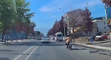 Düzce'de motosiklet kazası ucuz atlatıldı: O anlar kamerada