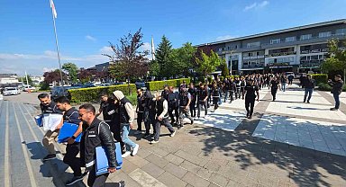 Düzce'de staj dolandırıcılığı yaptığı iddia edilen 21 kişi adliyeye sevk edildi