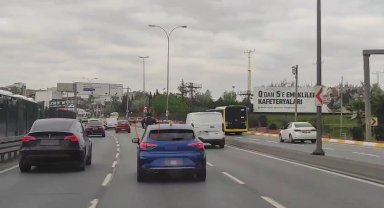 E-5'te trafiği hiçe sayan scooter sürücüsü kamerada: Trafiktekiler tepki gösterdi