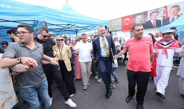 En özel birlik: Özel gençlere kına yakıldı, halaylar çekildi