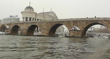 Esenler Belediyesi Üsküp'teki Taş Köprü'yü aydınlatacak