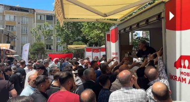 Esenyurt'ta Fetih yıl dönümünde camilerde aşure ikramı