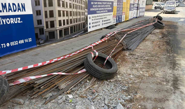 Fatih'te İETT otobüsünün altından giren inşaat demiri, yolcuyu yaraladı