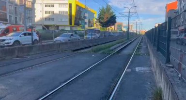 Gaziosmanpaşa'da tramvay ile motosiklet çarpıştı: 1 ağır yaralı