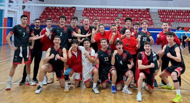 Gölcük Belediyespor Genç Erkek Voleybol Takımı, Türkiye Finalleri'ne yükseldi