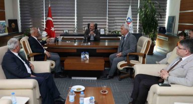 Hem bayramlaştılar hem de ilçe gündemini değerlendirdiler