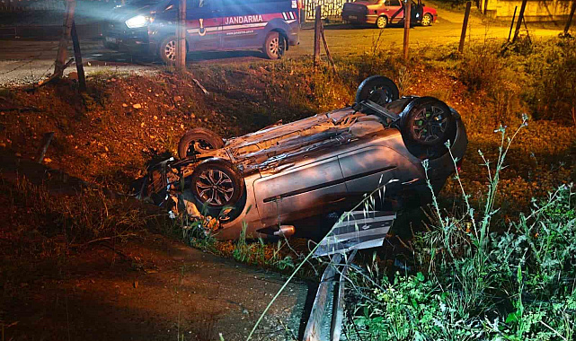 Hurdaya dönen otomobili bırakıp kaçtılar