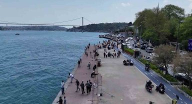 İstanbul'da güneşi gören sahile koştu