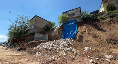 İzmit Belediyesi'nden 56 kişiyi evinden eden toprak kaymasına ilişkin açıklama