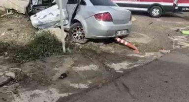 İzmit'te otomobil ile belediye otobüsü çarpıştı: 3 yaralı