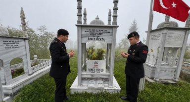 Jandarma şehit Özata kabri başında andı